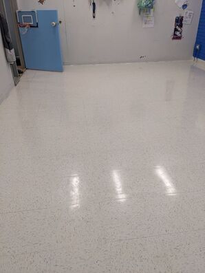 Before & After Commercial Floor Strip & Wax in Portage Park, IL (3)