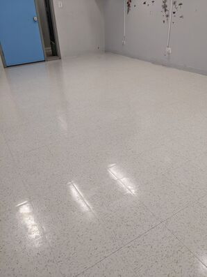 Before & After Commercial Floor Strip & Wax in Portage Park, IL (5)